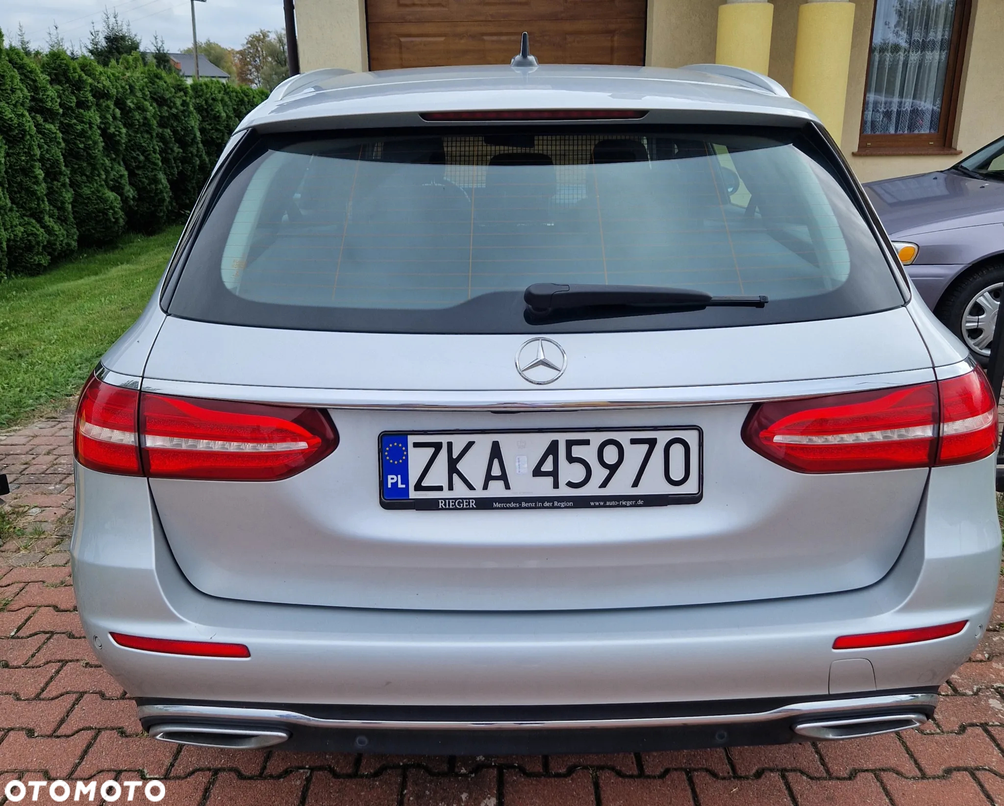 Mercedes-Benz Klasa E 220 d T 9G-TRONIC Avantgarde - 4
