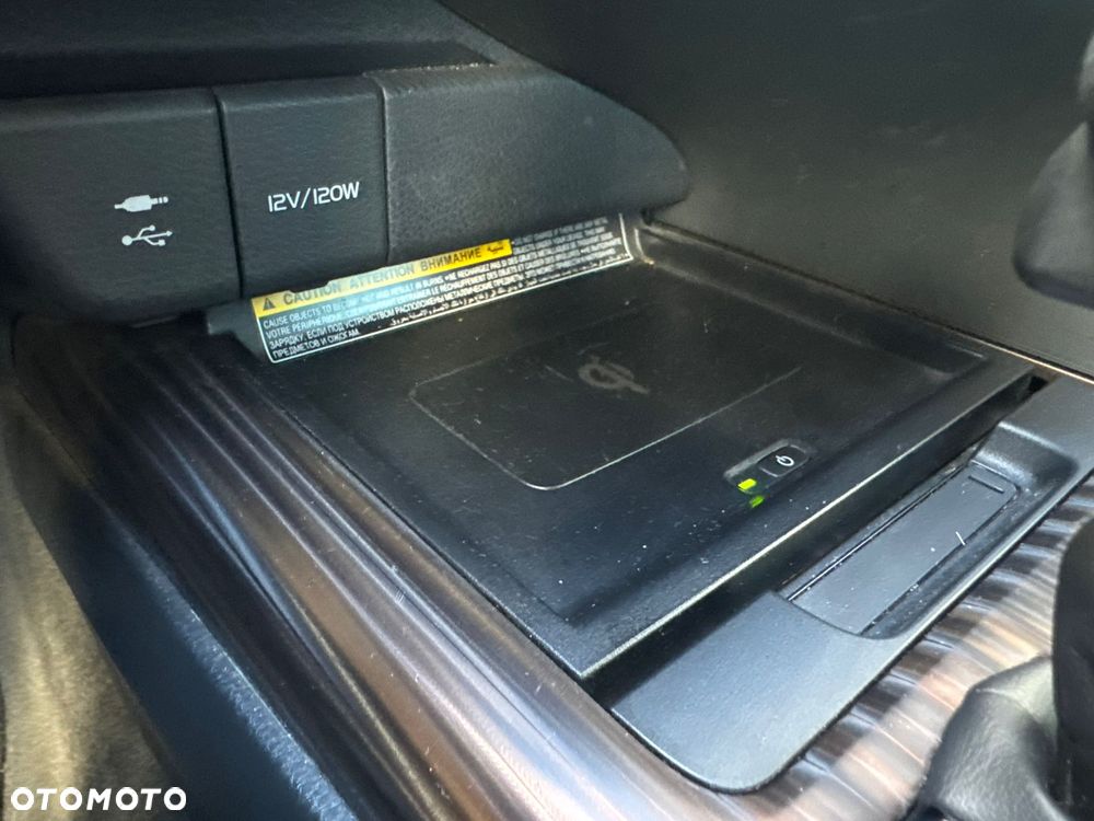 Toyota Camry 2.5 Hybrid Executive CVT - 14