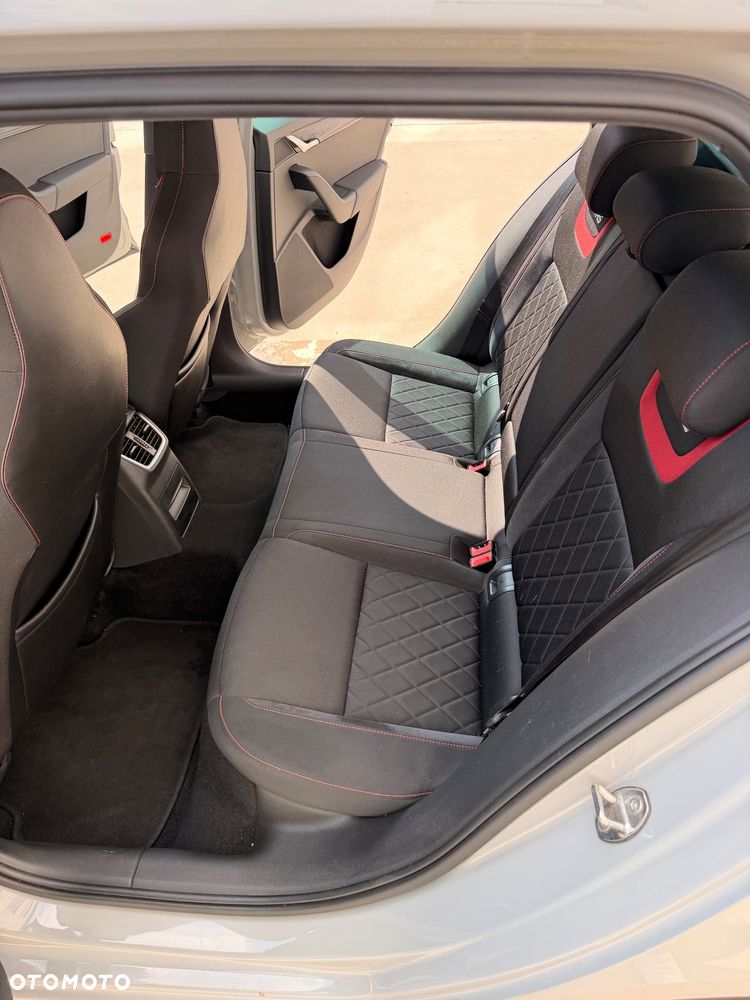 Skoda Octavia 2.0 TSI RS 230 - 11