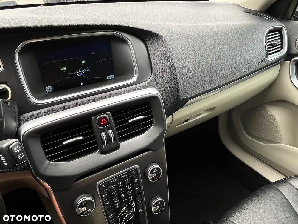 Volvo V40 D4 Summum - 25