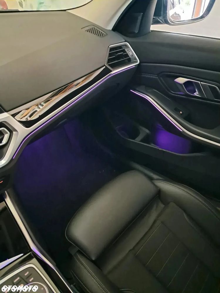 BMW Seria 3 320d Sport Line Shadow - 24