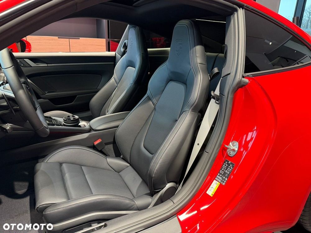 Porsche 911 Carrera - 16