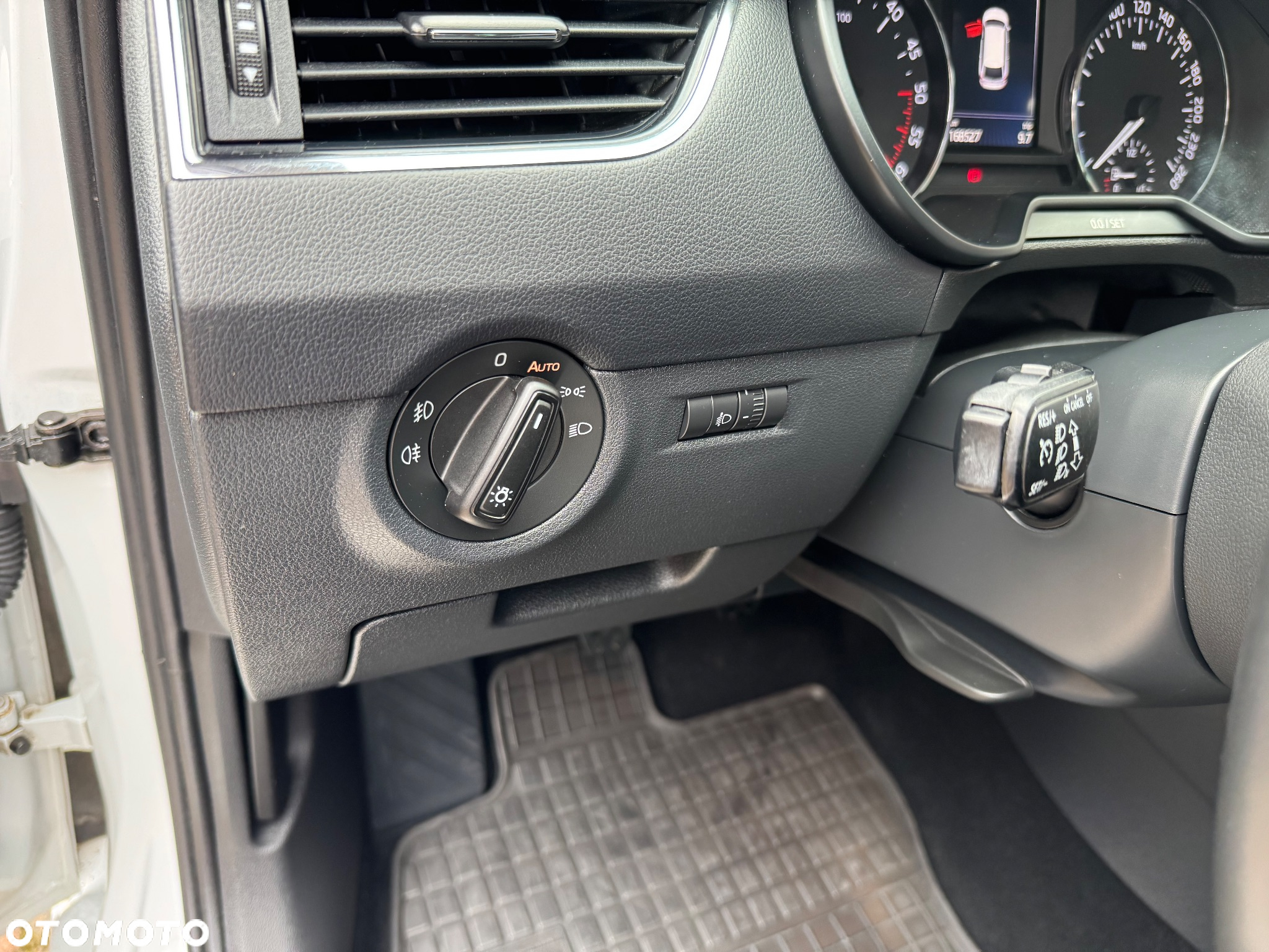 Skoda Octavia 1.6 TDI (Green tec) 4x4 Ambition - 23