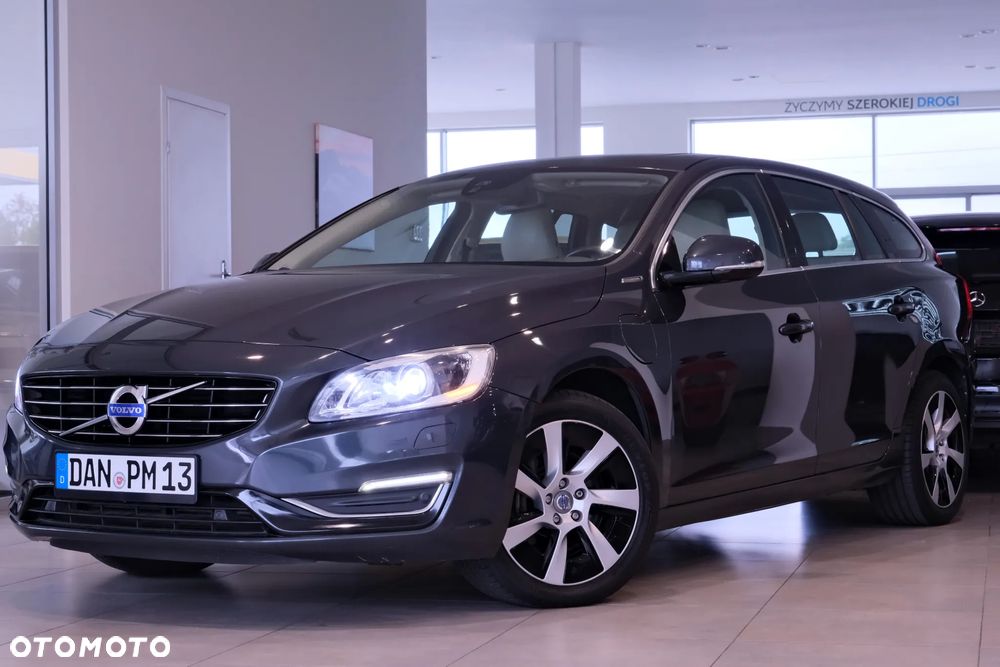 Volvo V60 D6 AWD Plug-in Hybrid Summum - 1