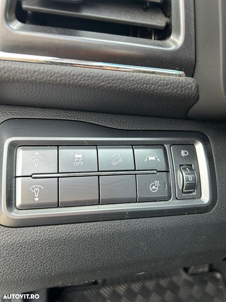 SsangYong Tivoli 1.5 T-GDi 4WD Automatik Black - 14