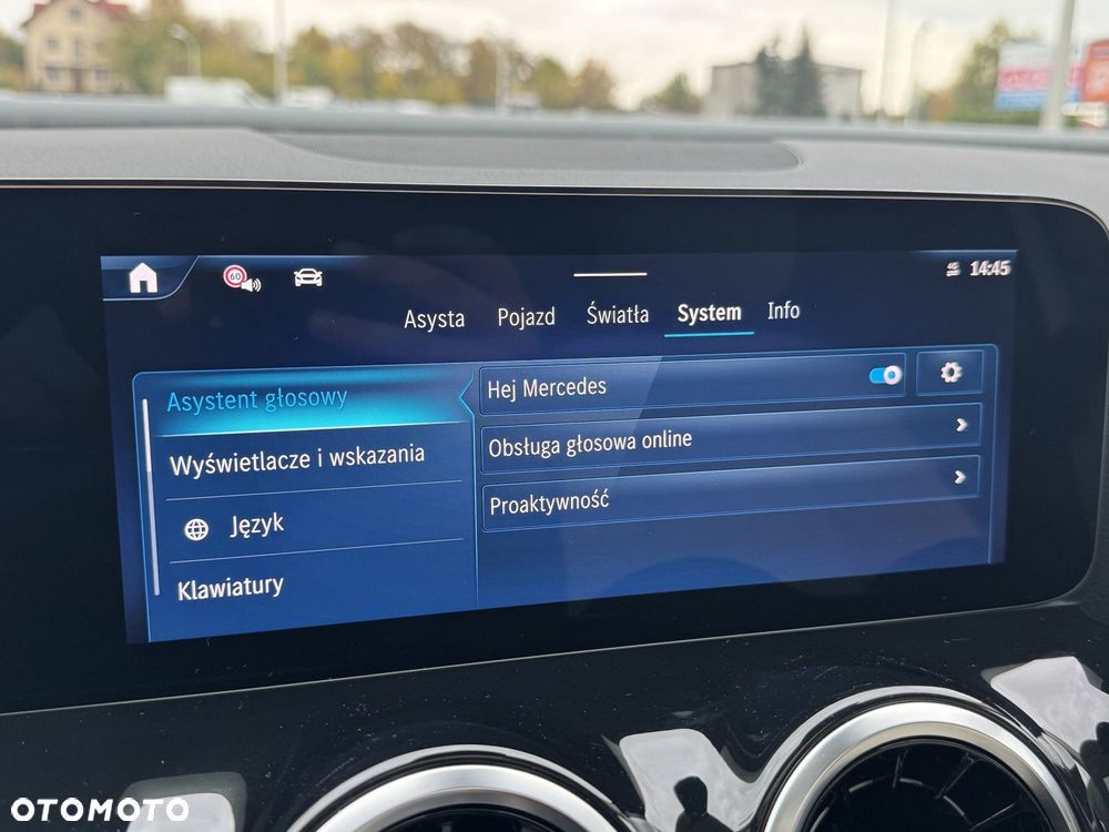 Mercedes-Benz GLA - 32