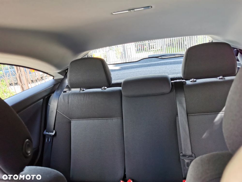 Opel Astra III GTC 1.4 Cosmo - 3