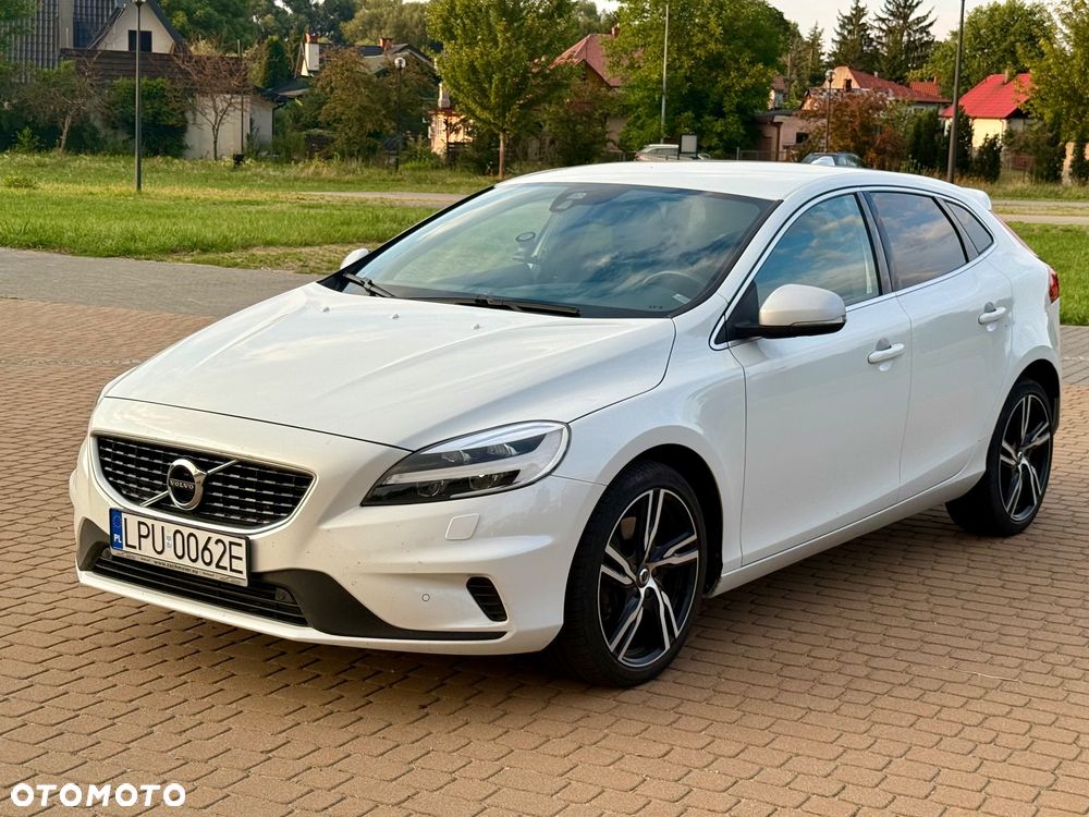 Volvo V40 T3 Drive-E R-Design Momentum - 1