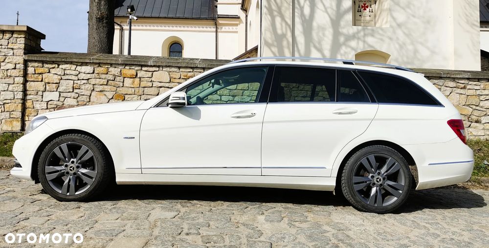 Mercedes-Benz Klasa C 300 CDI BlueEff 4-Matic Avantgarde - 2