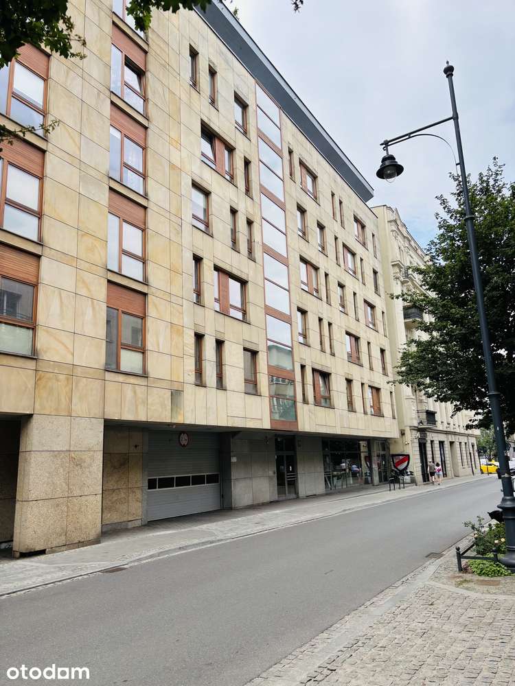 Mieszkanie z balkonem, garażem i basenem w Śródmieściu BEZPOŚREDNIO