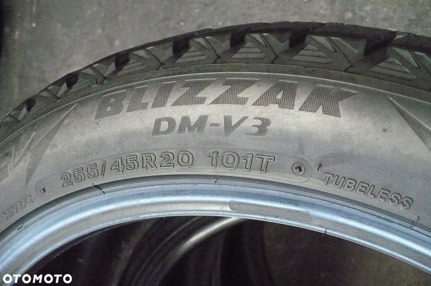 2x BRIDGESTONE Blizzak DM-V3 255/45R20 8,6mm 2020 - 2