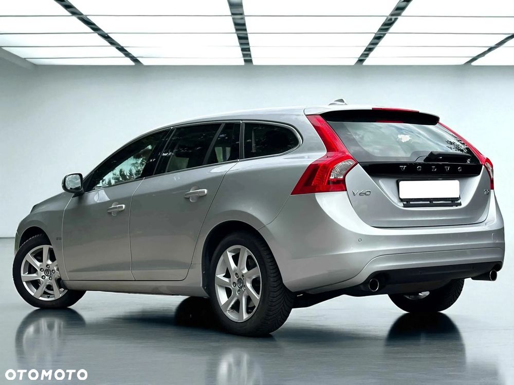 Volvo V60 T3 Momentum - 13