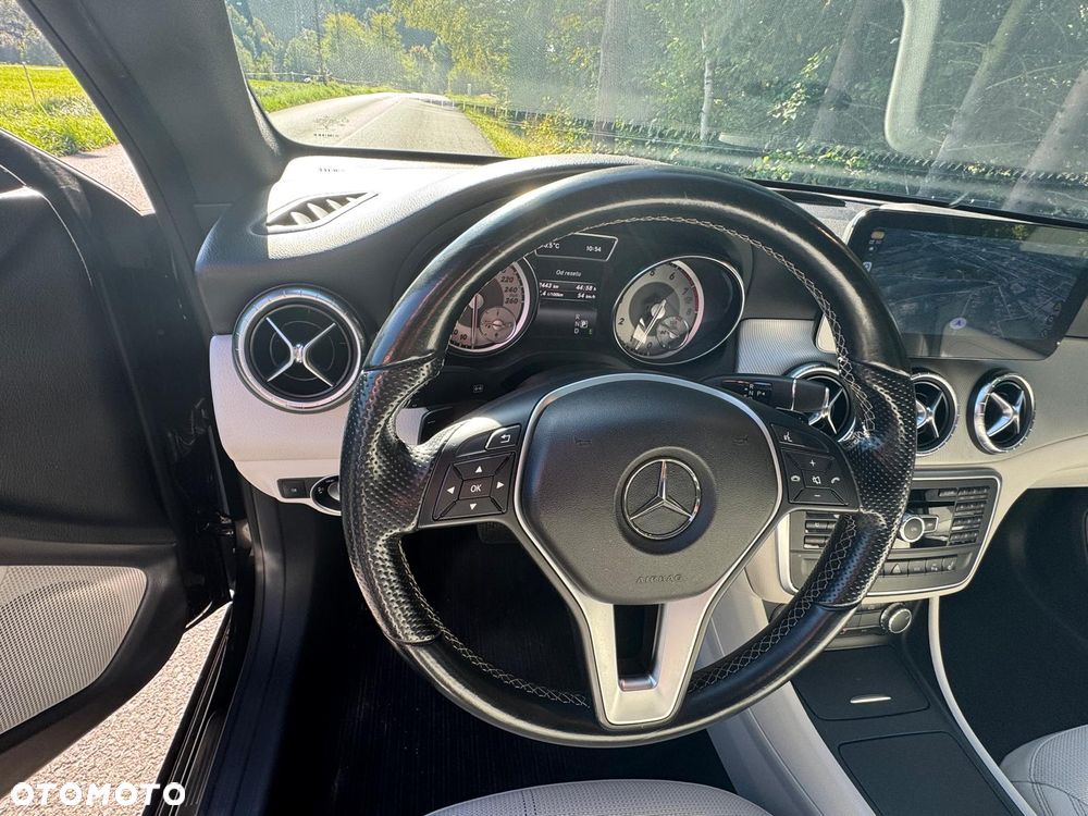 Mercedes-Benz CLA 200 7G-DCT AMG Line - 15