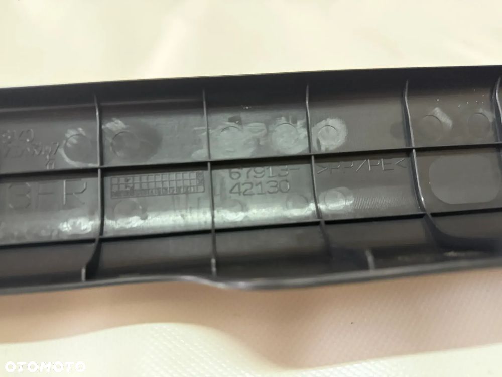 Nakładka | poszycie słupka | lewy przód | Toyota RAV 4 | RAV4 V - 67913-42130 - 3