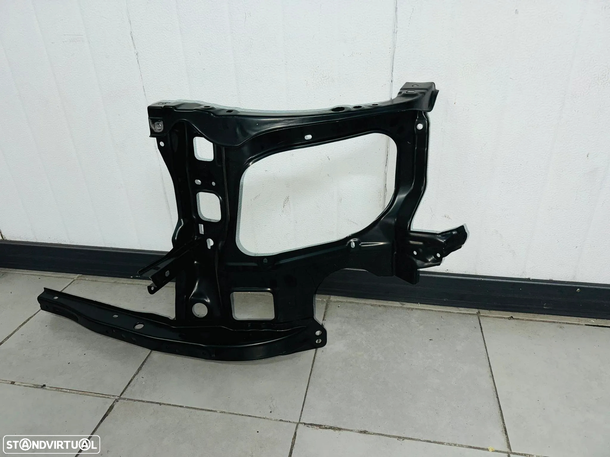 Máscara do Farol Direito Toyota Hylux - 2005 / 2011 - FRTE148 - 2