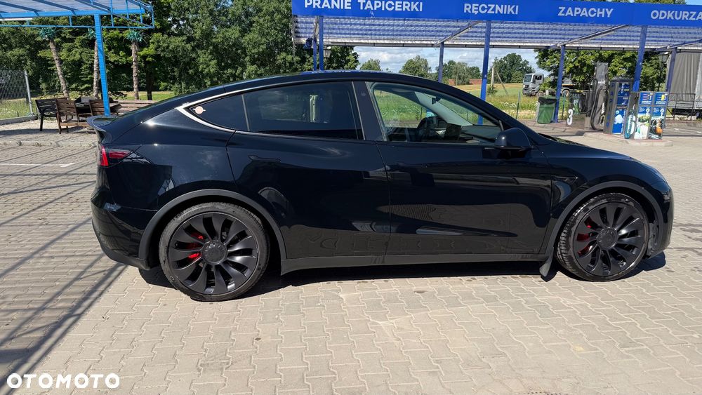 Tesla Model Y Performance AWD - 2