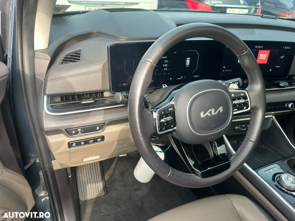 Kia Carnival - 9