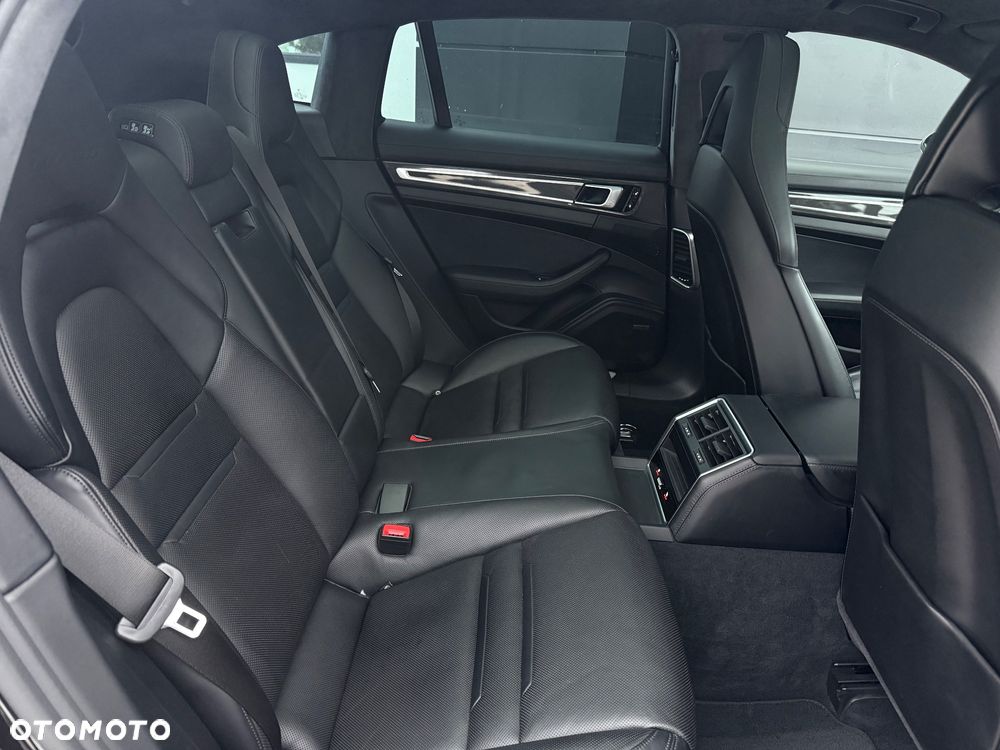 Porsche Panamera Turbo - 32