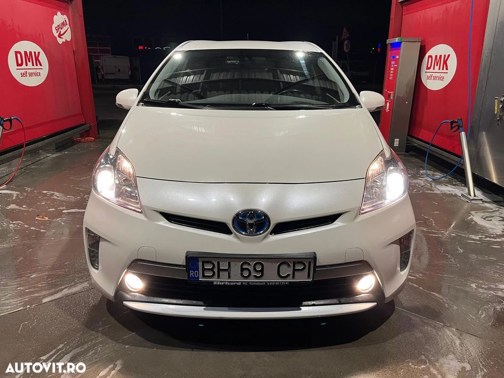 Toyota Prius Plug-in (Hybrid) Life - 7