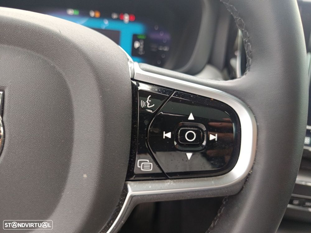 Volvo XC 60 2.0 T6 PHEV Plus Dark AWD - 28
