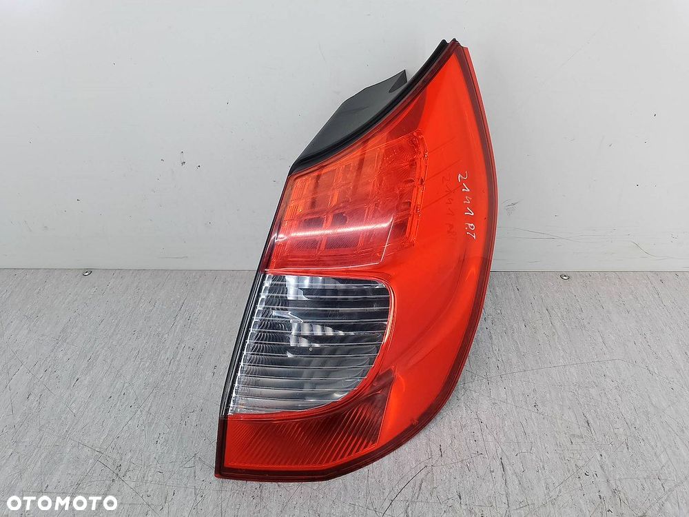 LAMPA TYLNA PRAWA RENAULT SCENIC II 8200474327 A 2SK009467-02 - 1