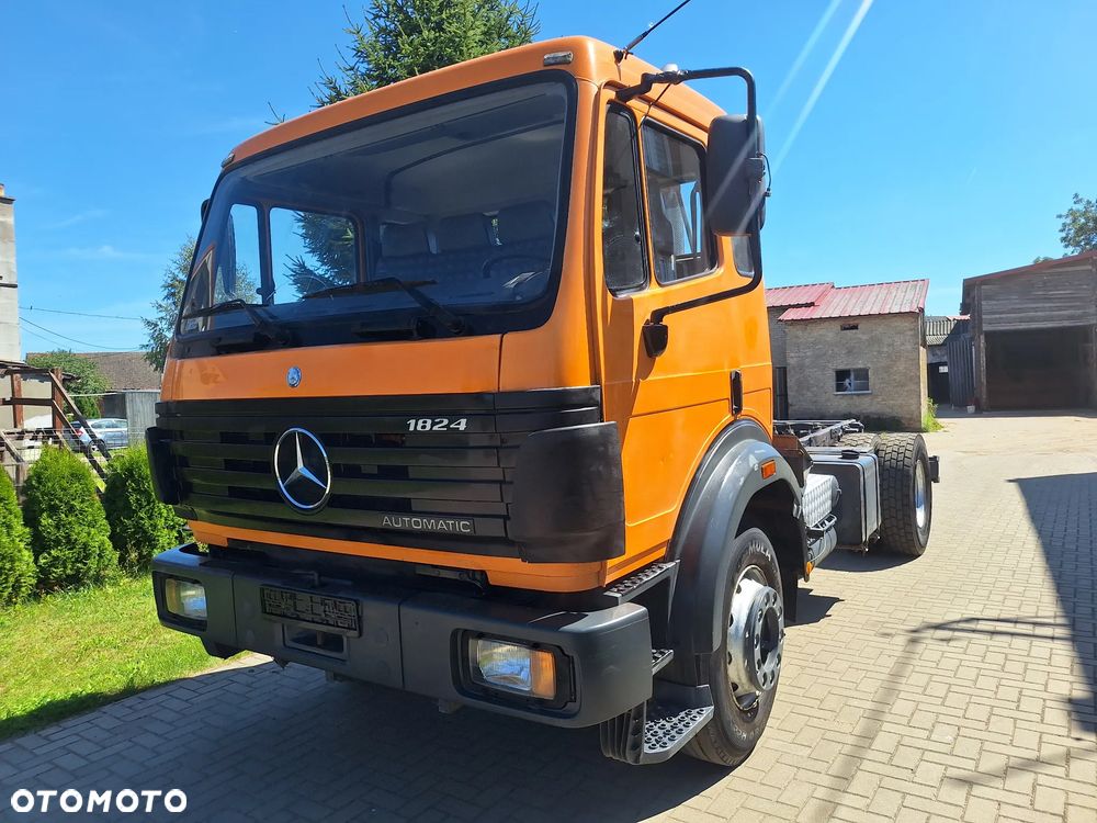 Mercedes-Benz SK 1824 - 33