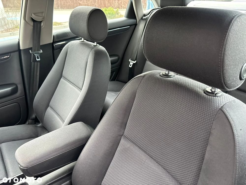 Audi A4 Limousine - 8