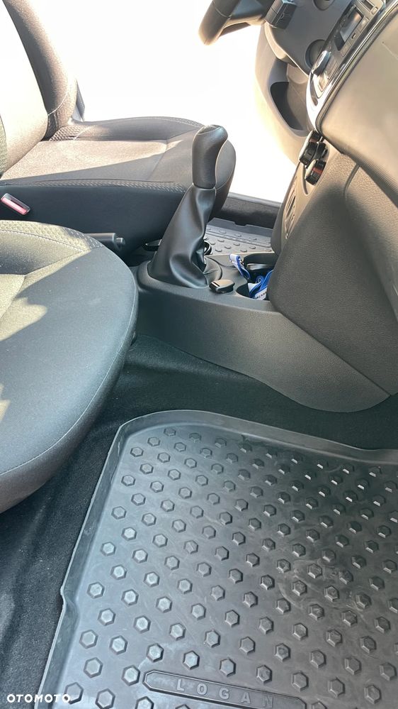Dacia Logan 1.2 16V Laureate - 8