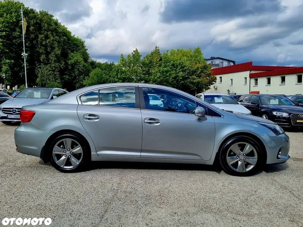Toyota Avensis 1.8 Premium - 4