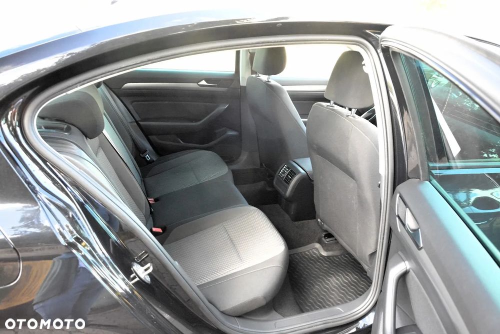 Volkswagen Passat 2.0 TDI EVO Essence DSG - 31