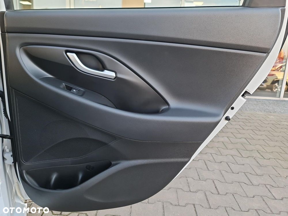 Hyundai i30 1.5 DPI Classic + - 25
