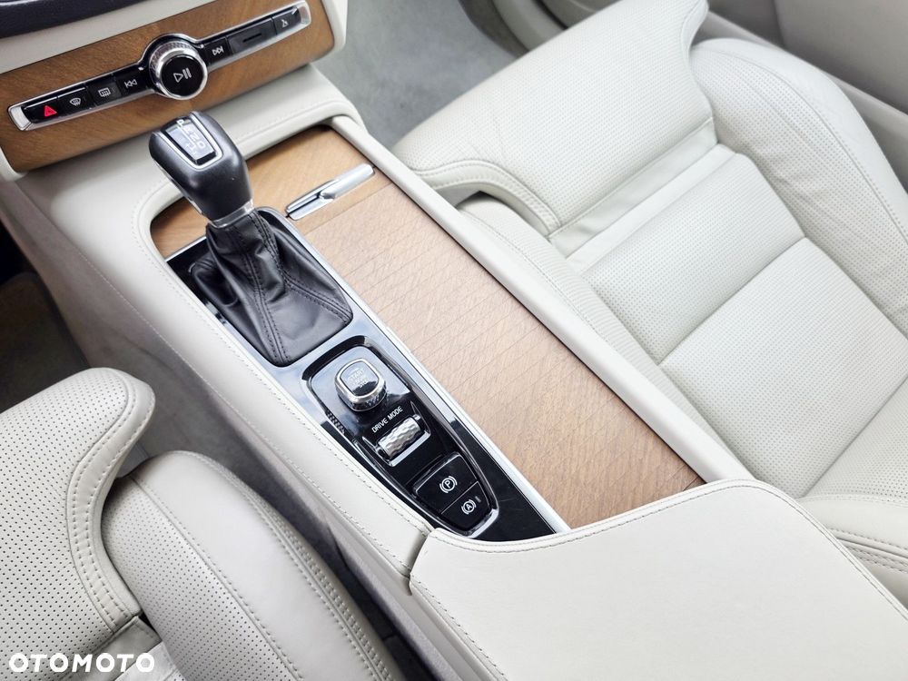 Volvo XC 90 - 29