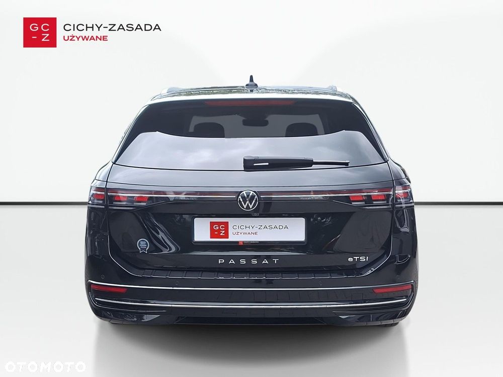 Volkswagen Passat - 4