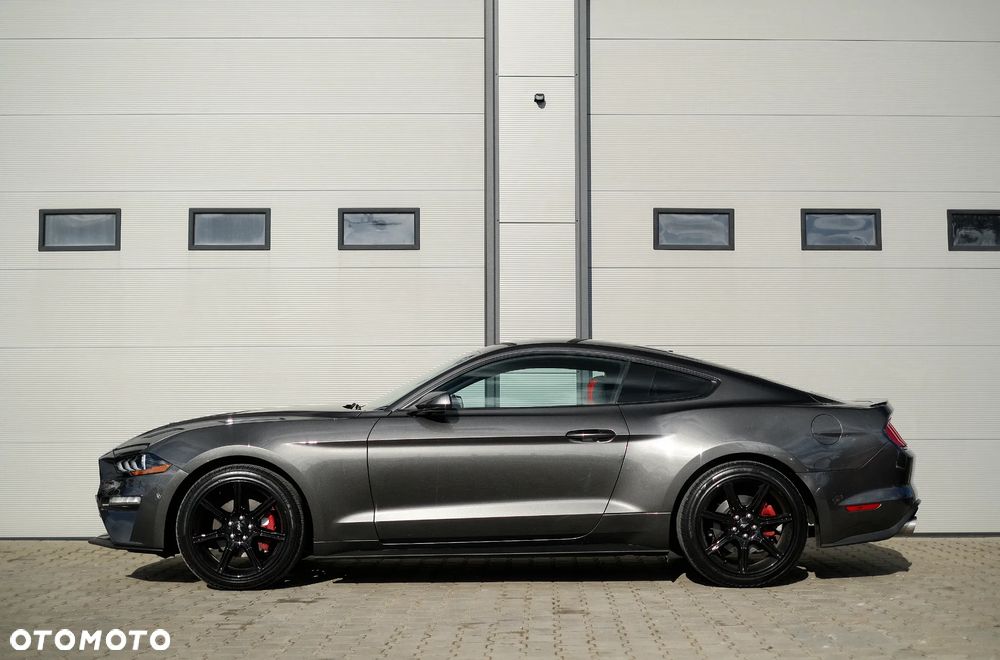 Ford Mustang Fastback 2.3 Eco Boost - 3