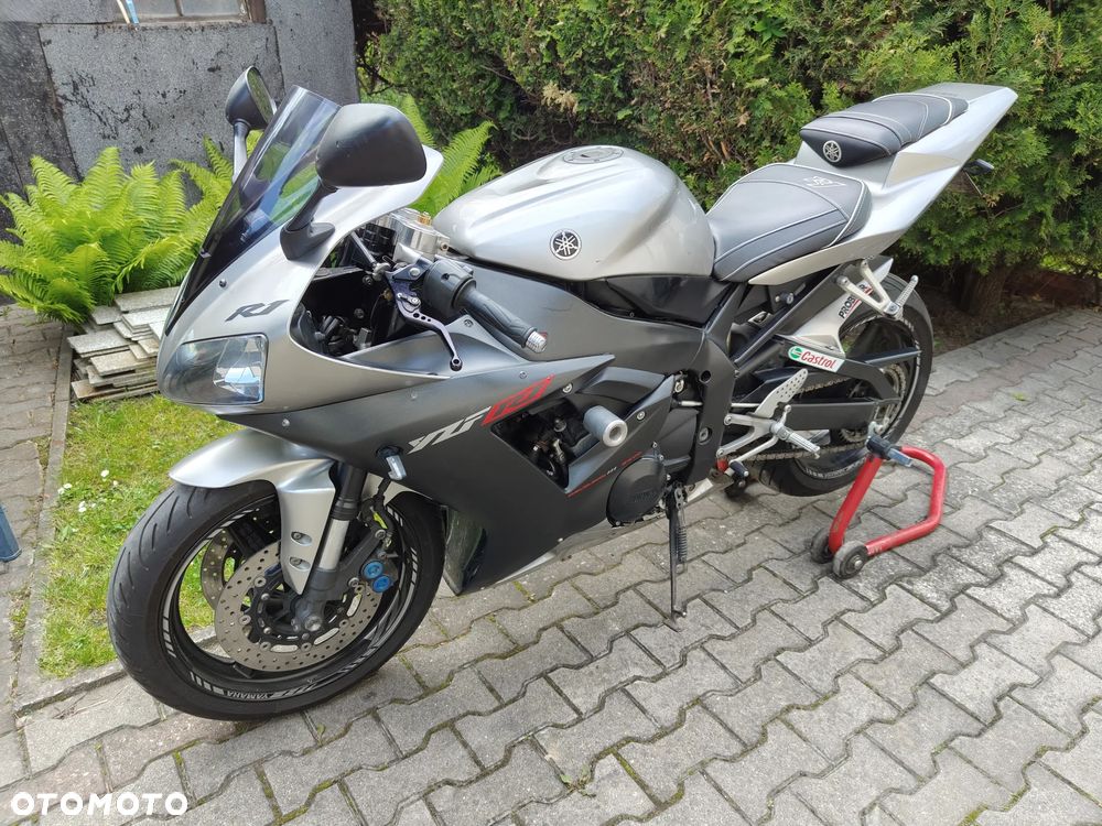 Yamaha R1 - 2
