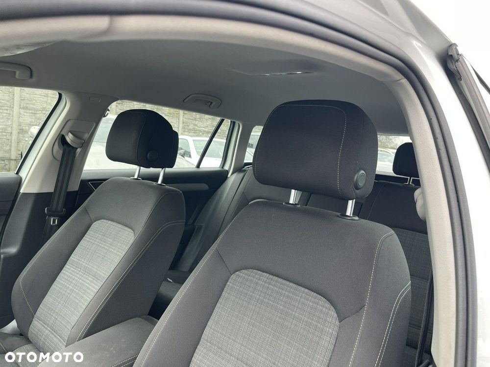 Volkswagen Passat Variant 2.0 TDI SCR DSG Conceptline - 9