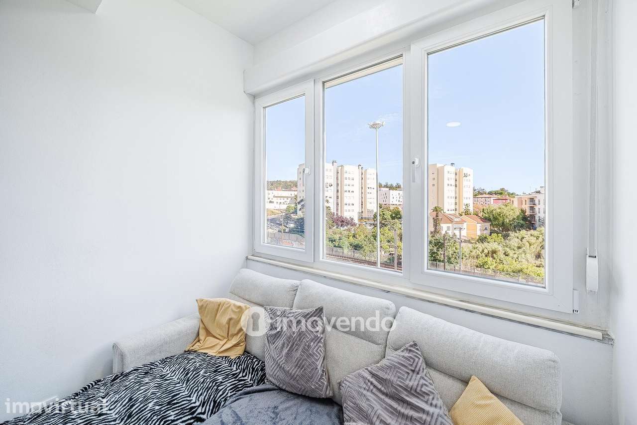 Apartamento T2 remodelado, com cozinha equipada, em Benfica - Grande imagem: 3/36