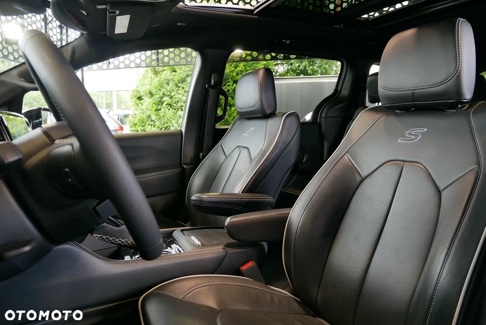 Chrysler Pacifica - 10