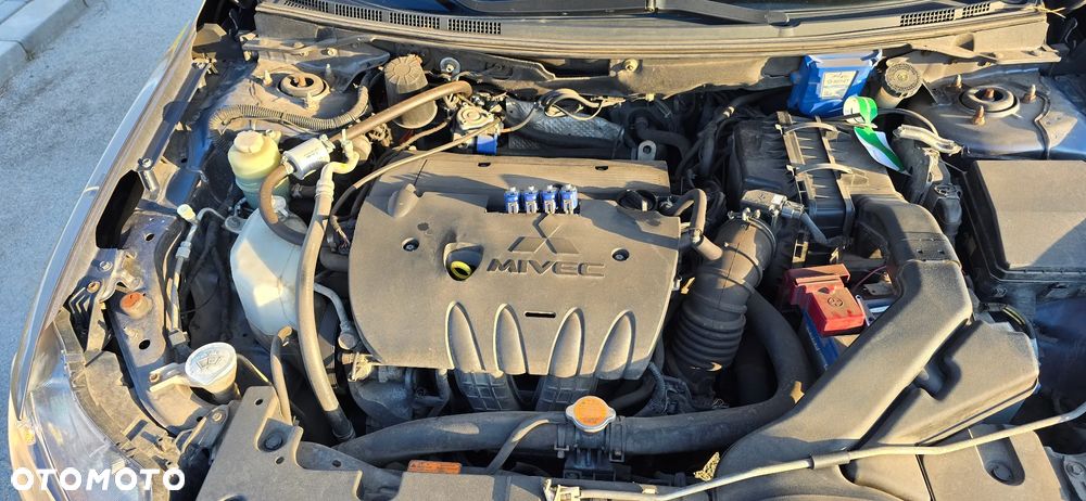 Mitsubishi Lancer 1.8 Inform LPG - 29
