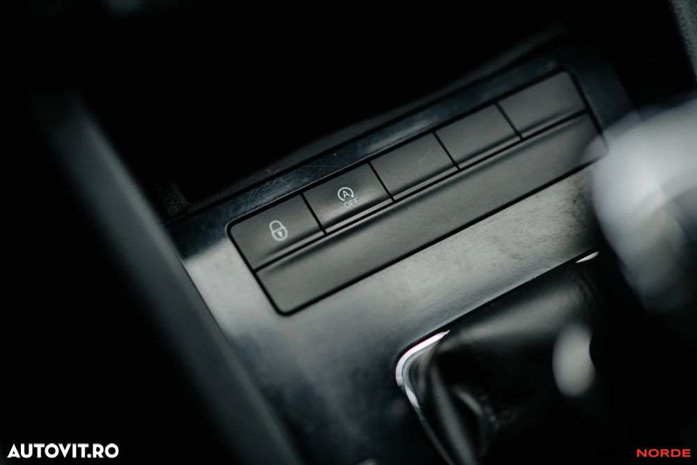Skoda Octavia 2.0 TDI DSG Ambition - 32