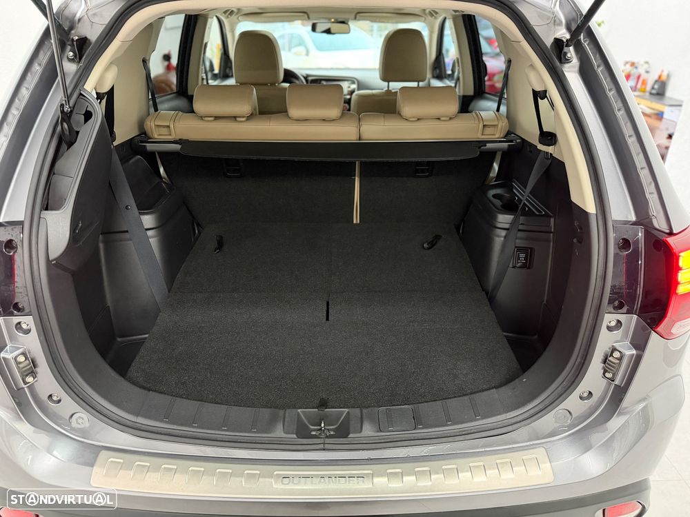 Mitsubishi Outlander 2.2 DI-D Instyle Navi Black Edition - 32