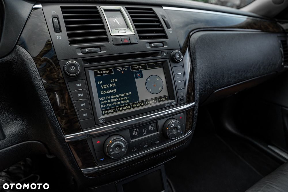 Cadillac DTS - 31