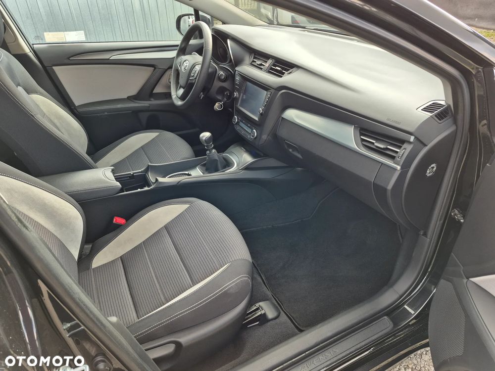 Toyota Avensis 1.6 D-4D Premium - 8