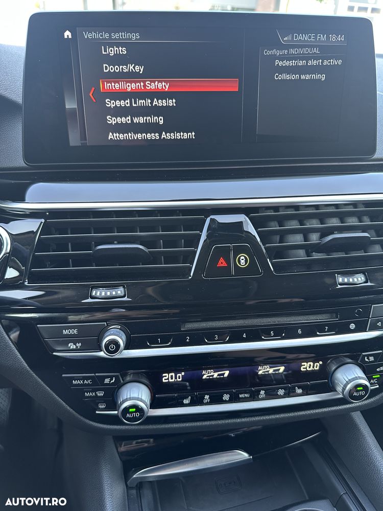 BMW Seria 5 530i xDrive Touring Aut. Sport Line - 32