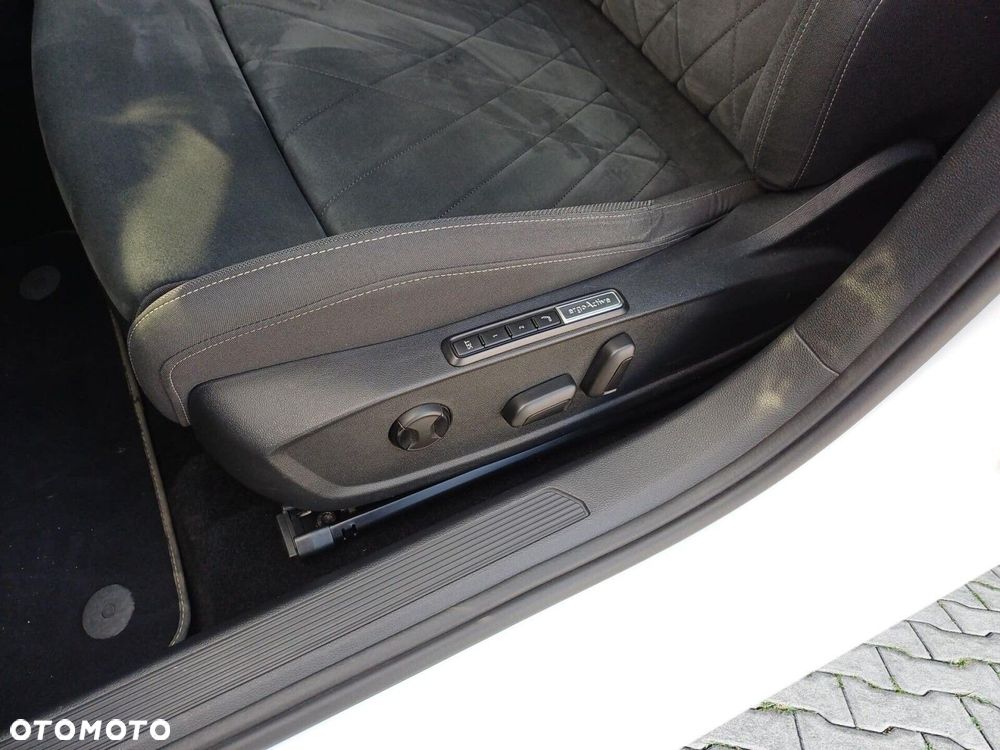 Volkswagen Golf - 11