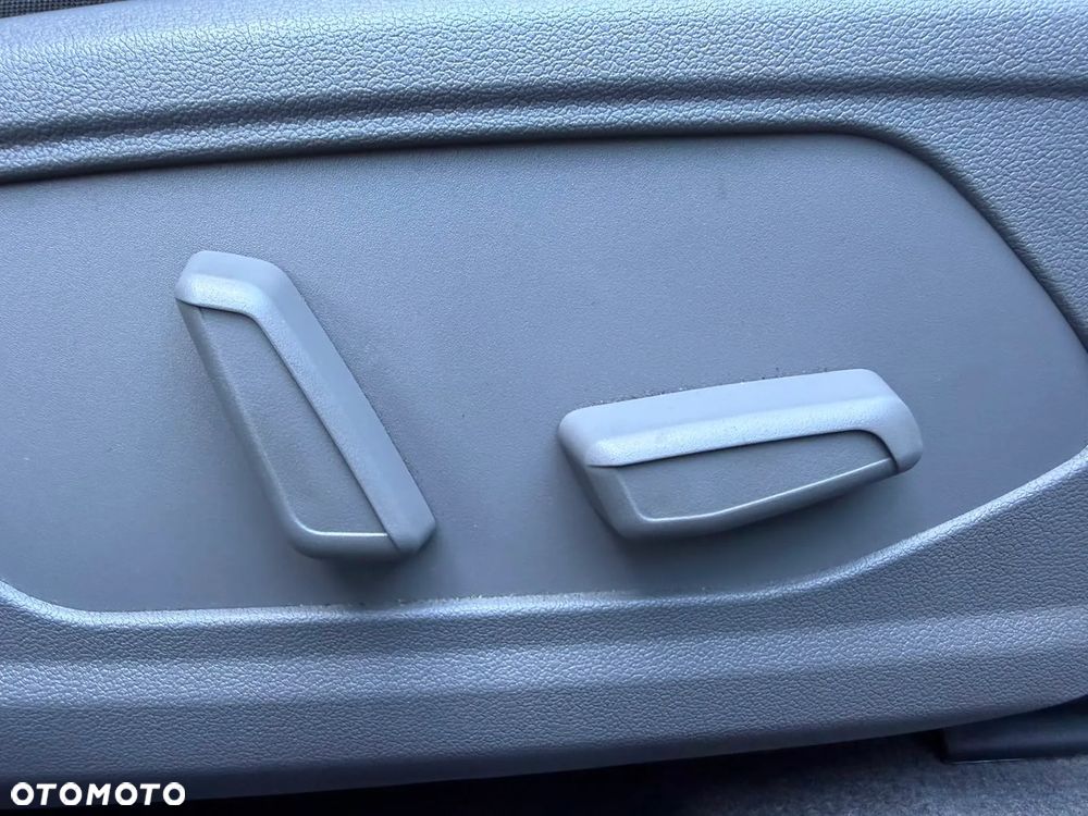 Hyundai Elantra 1.6 Executive CVT - 18