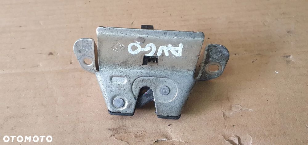 Zamek klapy bagażnika Toyota Aygo 69350-0H010 - 1