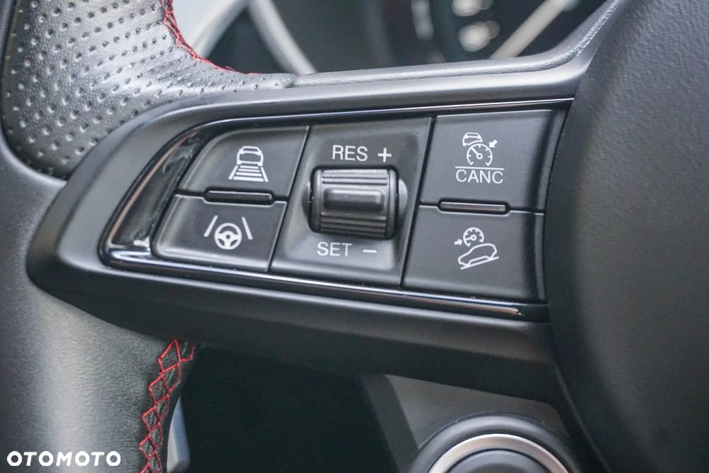 Alfa Romeo Stelvio 2.0 Turbo Competizione Q4 - 12
