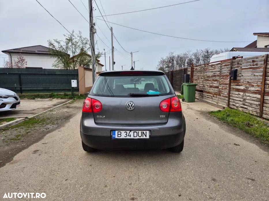 Volkswagen Golf - 5