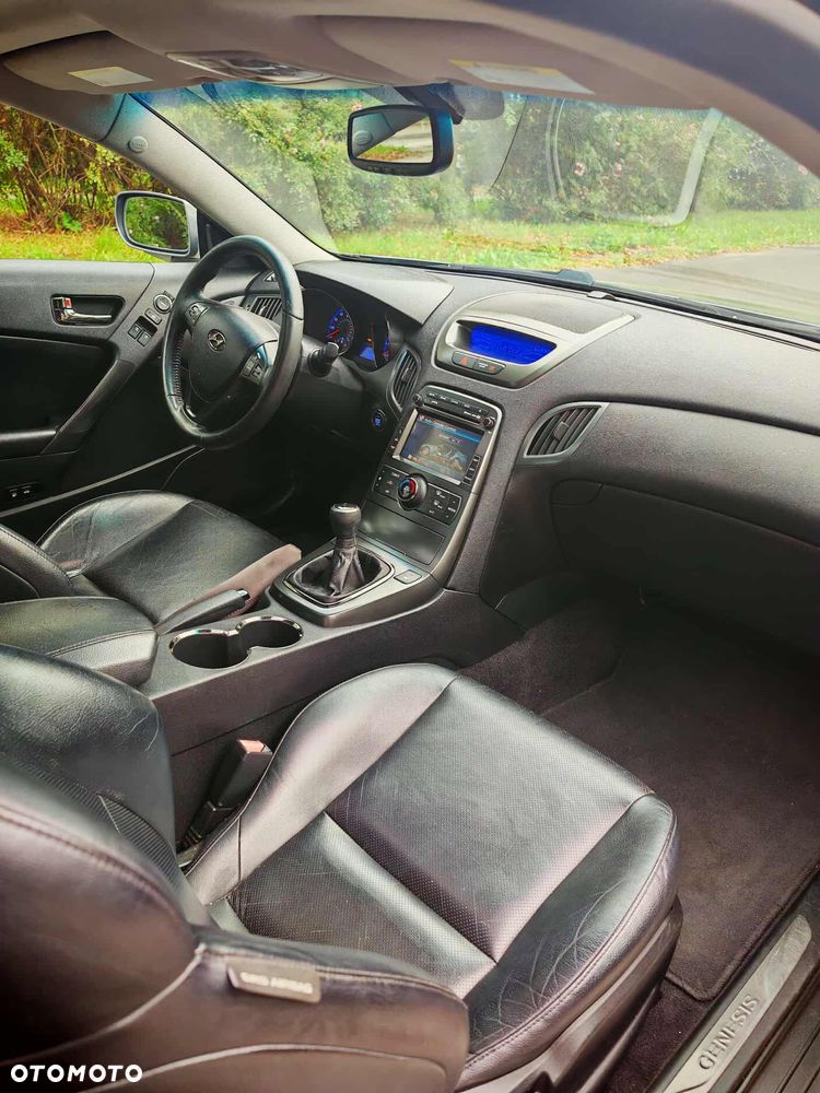 Hyundai Genesis Coupe 3.8 V6 - 8
